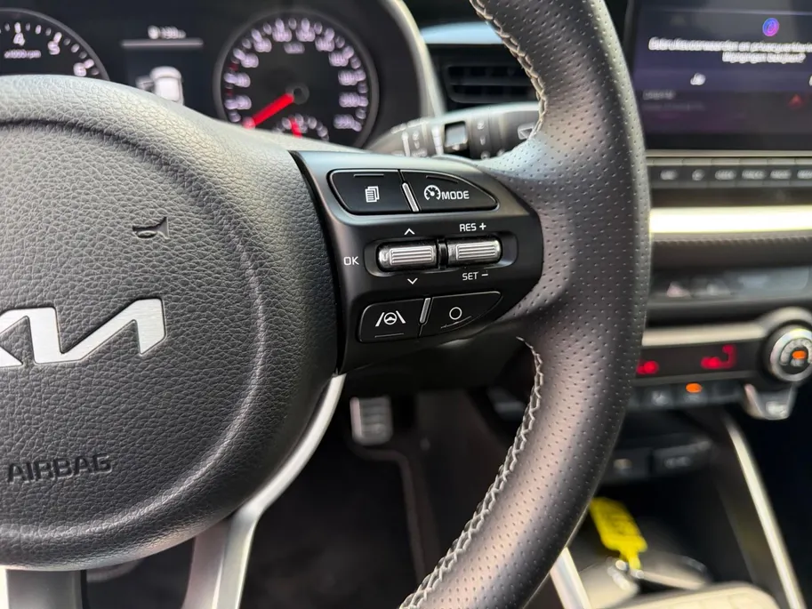 Kia Stonic 1.0 T-GDi MHEV GT-Line 1e Eigenaar | Dealer onderhouden | Stoel & Stuurverwarming | Navigatie | Apple CarPlay & Android Auto | Camera | Metallic lak | Fabrieksgarantie t/m 22-06-2030 + 3x 1 jaar* | NAP