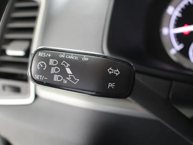 Škoda Karoq 1.0 TSI Business Edition Navigatie | climate Control | Stoelverwarming |