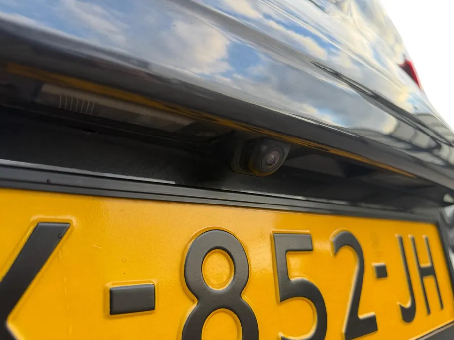 Hyundai Kona EV Fashion 64 kWh | Zeer nette auto | 97,6 % SOH | Navigatie | Head-up display | Achteruitrijcamera | Hoge zit |
