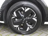Kia Niro EV Edition Advanced 64.8 kWh | Stuur-/stoelverwarming | Elektr. stoelverstelling | Camera | Cruise adapt. | 17'LM | Clima | 17% bijtelling |