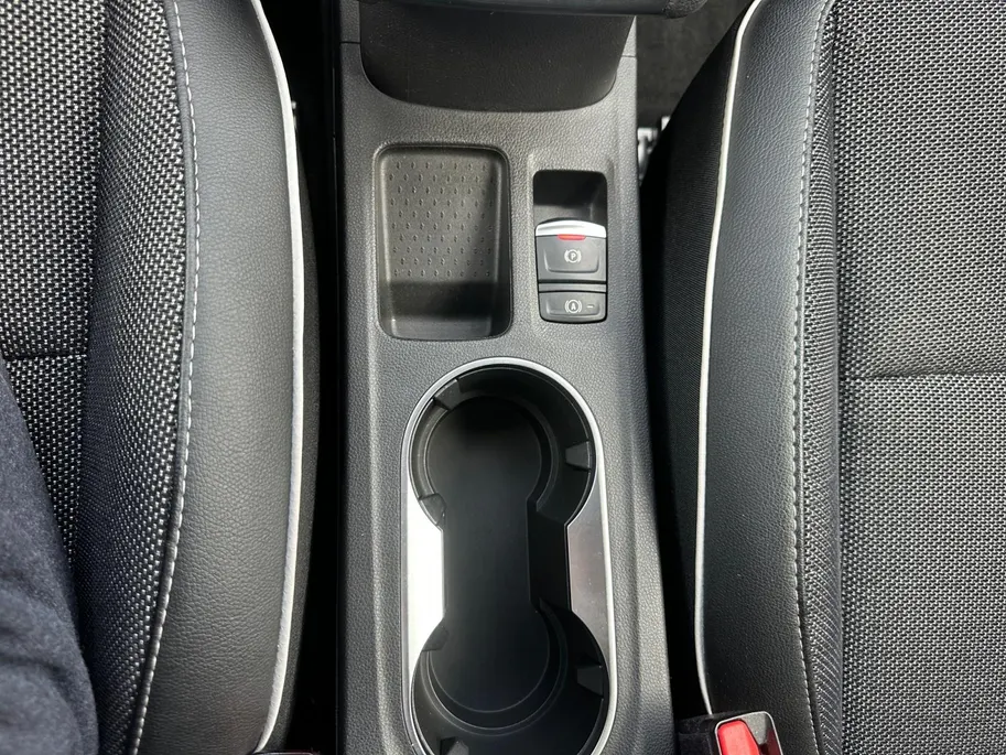 Renault Captur 1.6 E-Tech Hybrid 145 Intens | Automaat | Apple Carplay & Android Auto | Camera | Parkeersensoren | LMV | Cruise & Climate Control | 12 Maanden BOVAG Garantie