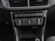 Volkswagen T-Cross 1.0 TSI 95pk Life · Apple/Android Car Play · Trekhaak · P-Sensoren · Airco · 16'Velgen ·