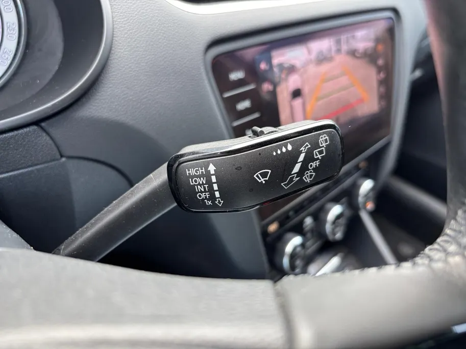 Škoda Octavia Combi 1.0 TSI Greentech Business Edition Plus | Weinig kilometers! | Afneembare Trekhaak | Achteruitrijcamera | Apple Carplay/Android Auto | Climate Control | 12 maanden garantie! |