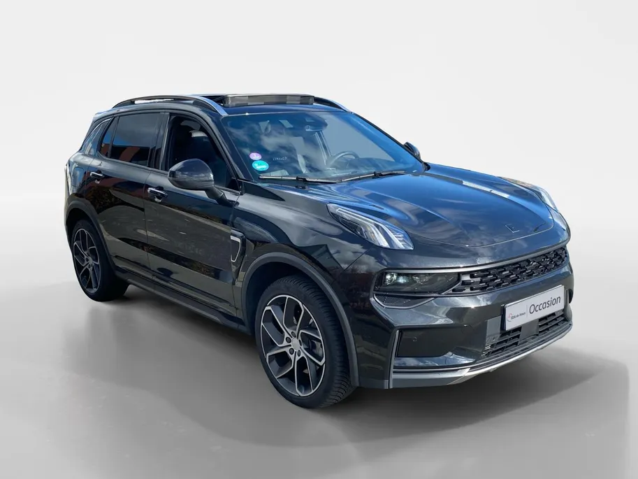 Lynk & Co 01 1.5 PHEV 260pk Black Pack | NL Auto | Zwarte hemel | Trekhaak | Panodak | Stoelverwarming | LED | Etc.