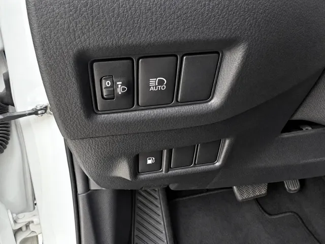 Toyota C-HR 1.8 Hybrid Style Bi-Tone | Parkeersensoren | Stoelverwarming