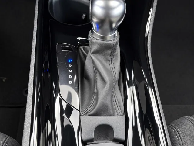 Toyota C-HR 1.8 Hybrid Style Bi-Tone | Parkeersensoren | Stoelverwarming