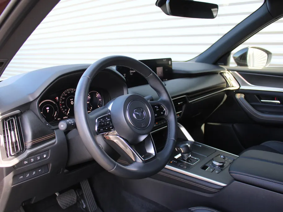 Mazda CX-80 2.5 e-SkyActiv PHEV Homura Plus | Stuur-/stoelverwarming+ventilatie | Schuifdak | Leer | HUD | Elek. stuur-/stoelverstelling | Camera rondom | 20' LM |