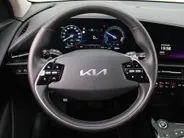 Kia Niro EV Edition 64.8 kWh | Stuur-/stoelverwarming | Camera | Cruise adapt. | Navi | 17' LM | Clima |