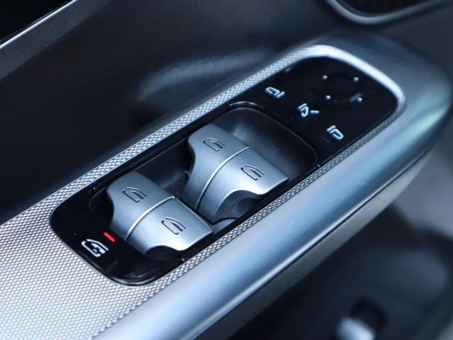 Mercedes-Benz EQE SUV 300 AMG Line 91 kWh l Trekhaak l Keyless l Panoramadak