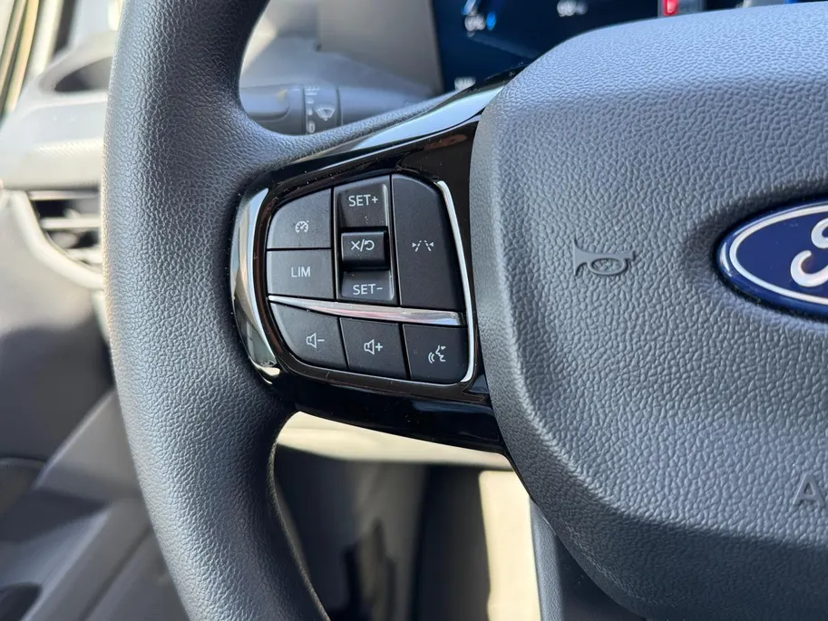 Ford E-Transit Custom 320 L1H1 Trend 71 kWh | Uit Voorraad Leverbaar | 344km WLTP Rijbereik | Achteruitrijcamera | Cruise Control | Parkeersensoren voor en achter | Verwarmbare Stoel en bijrijdersbank | Voorruitverwarming | Apple Carplay & Android Auto