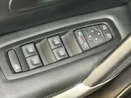Renault Kadjar 140PK TCe Intens Automaat | Trekhaak (1500 KG) | Panoramadak | 19' Lichtmetalen Velgen | Stoelverwarming | Navi | Camera | Climate Control | Adaptieve Cruise Control | Leder |