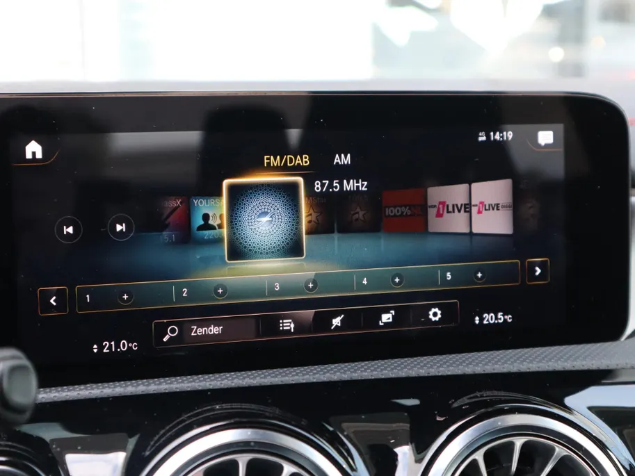 Mercedes-Benz CLA 200 Business Solution AMG