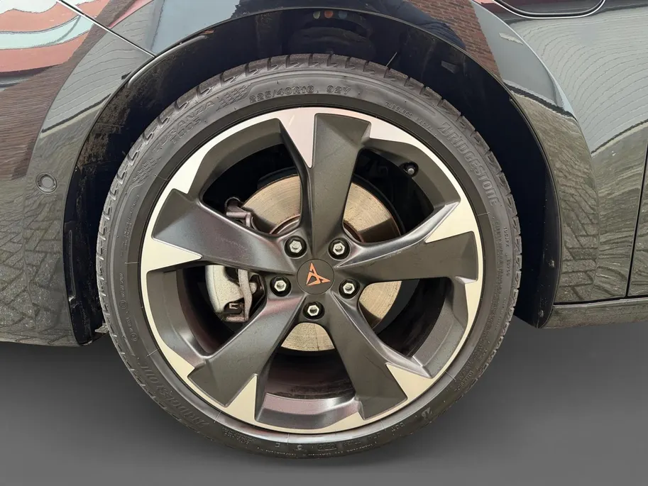 CUPRA Leon 1.5 PHEV Business 204PK AUTOMAAT | Elektrische actieradius tot 125km WLTP | Navigatie | Apple Carplay & Android Auto | Adaptive Cruise Control | Climate Control | Parkeersensoren voor & achter | 18'' Lichtmetalen velgen | Strakke auto