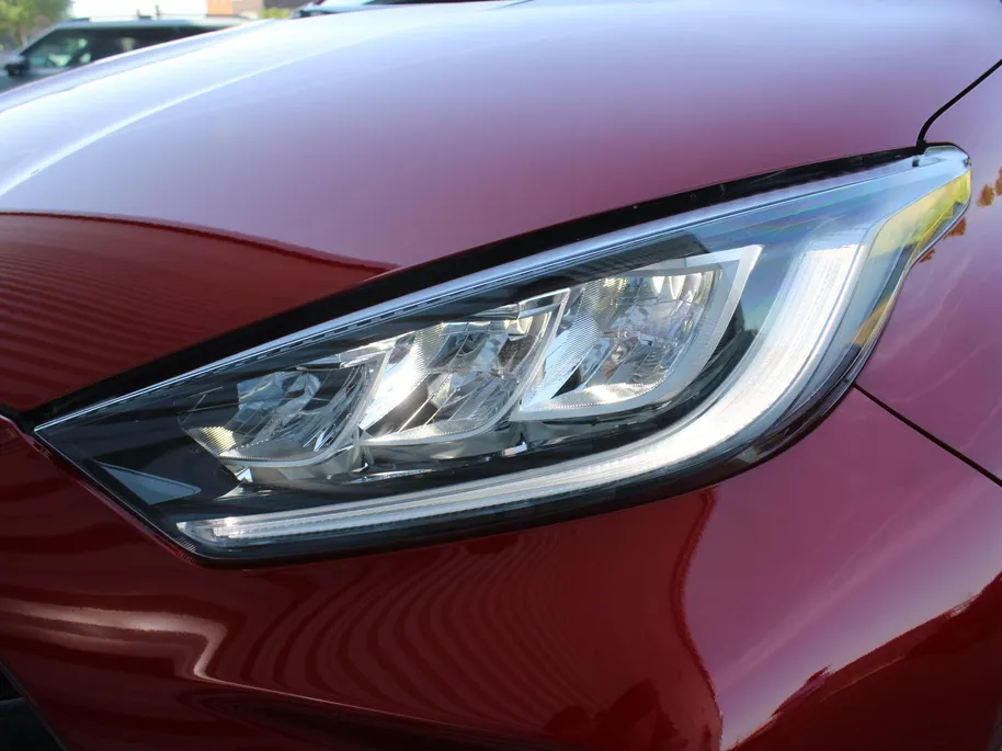 Mazda 2 Hybrid 1.5 Select | Trekhaak | Stuur-/stoelverwarming | Camera | HUD | Telefoonlader | Dodehoek detectie | Cruise adapt. | Clima | 16' LM |