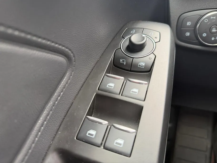Ford Focus Wagon 1.0 EcoBoost Hybrid ST Line X | NL auto | Dealer onderhouden | 155 pk |  Automaat | BLIS| Adapt. cruise control | Winter pack | Parkeersensoren voor en achter | Achteruitrijcamera | Elektr. achterklep | B&O audio | 18' lichtmetalen velgen | Bovag ga