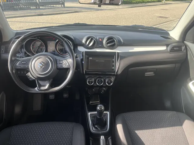 Suzuki Swift 1.0 Stijl Smart Hybrid 1e eigenaar| Dealer onderhouden| Meest Luxe uitvoering| Fabrieksgarantie tot 2028