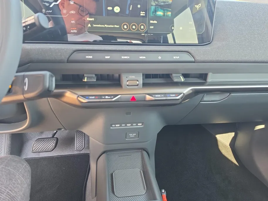 Kia EV2 Plus 42.2 kWh | Navigatie | Climate control | Stoel + Stuurverwarming | Parkeer sensoren voor + achter | Parkeer camera achter | DEMO