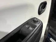 Renault Twingo Z.E. R80 Intens Automaat | 1e eigenaar | Apple CarPlay/Android Auto | Climate Control | Lichtmetalen Velgen | Cruise Control | Licht & Regen Sensor | Half Leder | Privacy Glass | Elektrische Ramen & Spiegels |