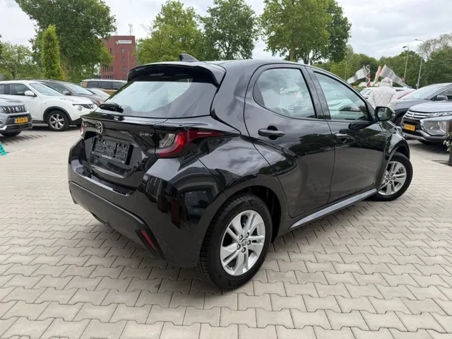 Toyota Yaris 1.5 Hyb. Dynamic Limited | Parkeersensoren V+A | All Seasons