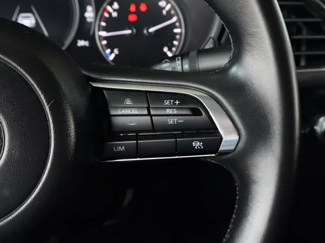 Mazda 3 2.0 e-SA-G Exclusive-line | Head-Up display | Camera