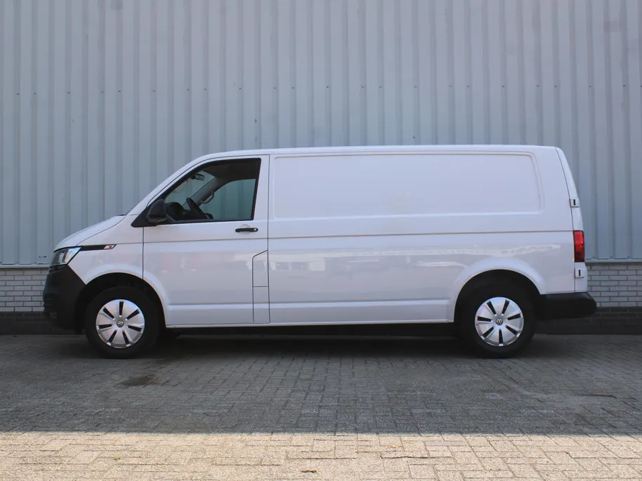 Volkswagen Transporter 2.0 TDI L2H1 28 Comfortline | 3-zits | Airco | Cruise | PDC | Apple Carplay | Android Auto | Volledig betimmerd |
