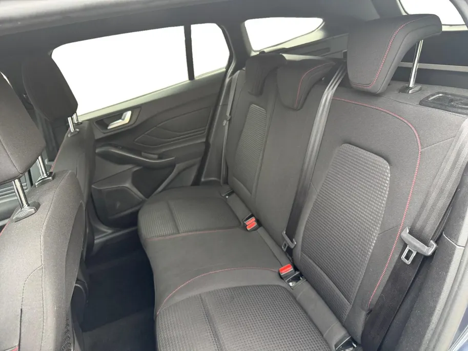Ford Focus Wagon 1.0 EcoBoost ST Line Business | Trekhaak | Winterpack | B&O Audio | 18' inch velgen | Parkeersensoren | Keyless Entry |