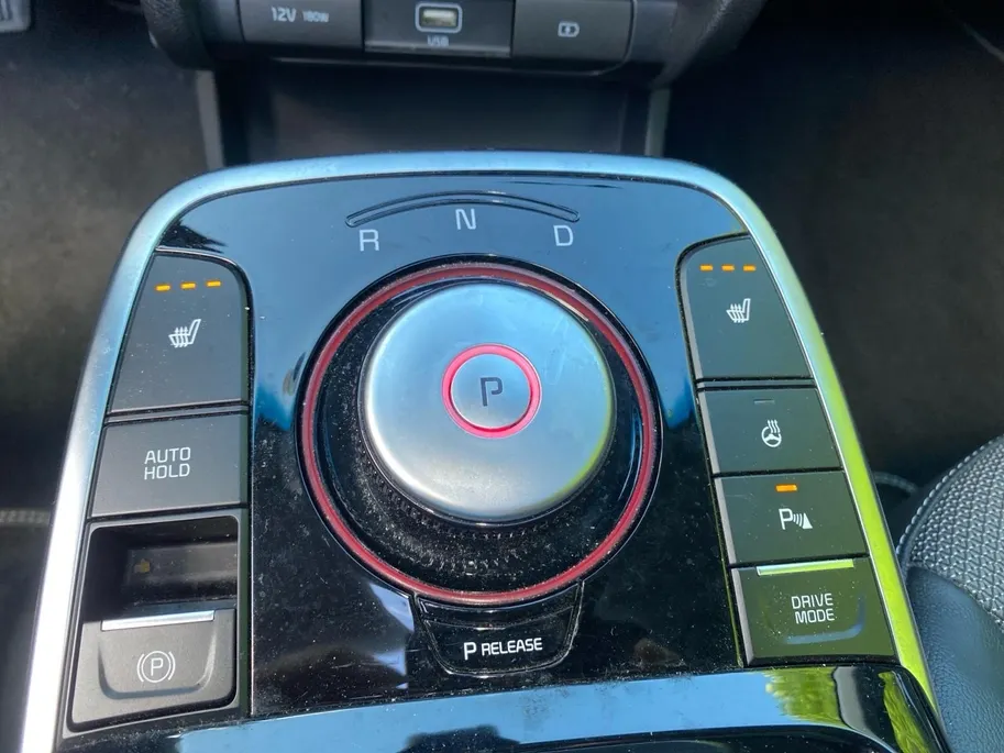 Kia e-Niro DynamicPlusLine 64 kWh Climate control | Stoel,- en stuurverwarming | Parkeercamera | Cruise control | Elek. schuif/kanteldak | 16 inch LM velgen |