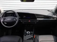 Kia Niro EV Edition Advanced 64.8 kWh | Stuur-/stoelverwarming | Elektr. stoelverstelling | Camera | Cruise adapt. | 17'LM | Clima | 17% bijtelling |