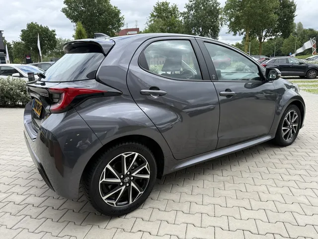 Toyota Yaris 1.5 Hyb. Dynamic | Stoelverwarm. | Allseason | Carplay |
