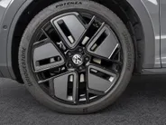 Volkswagen T-Roc 1.5 eTsi 150pk DSG R-Line First Edition · Camera · Wegklapbare Trekhaak · Stoelverwarming · Dodehoek Detectie · Elek. Achterklep · 19'' Inch · Garantie t/m 08-03-2030 of 100.000km
