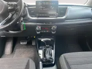 Kia Stonic 1.0i Turbo DynamicLine Automaat |  Two-tone lak | Apple Carplay / Android Auto | Airco |  Elektrische ramen | Camera | Parkeersensoren | Lichtmetalen velgen |