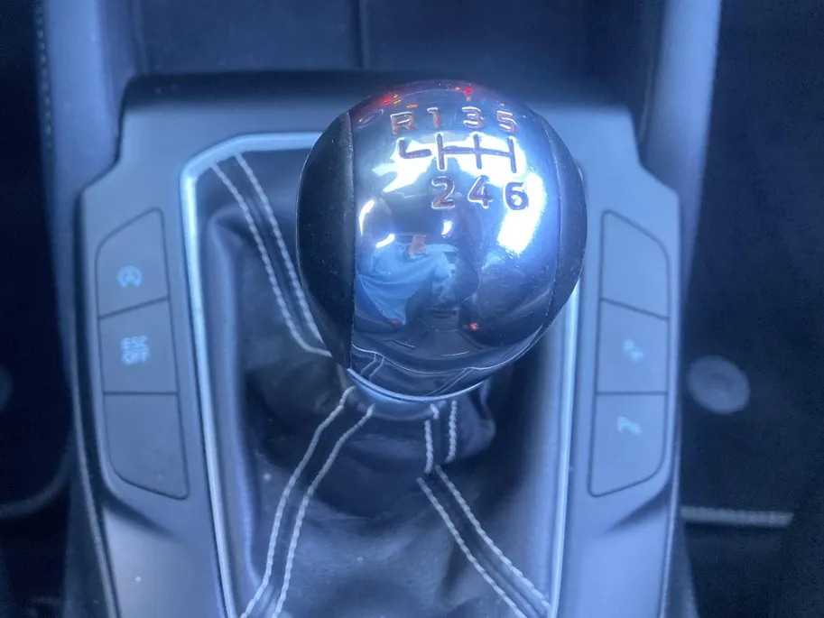 Ford Focus 2.3 EcoBoost ST-3 Performance 280 pk Performance Pack - Recaro Sportstoelen - Panoramadak - Adaptieve LED verlichting Trekhaak