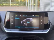 Peugeot e-208 EV Active Pack 50 kWh | Cruise control | Navigatiesysteem | Keyless start | DAB | LM Velgen | 100% Elektrisch | SOH 95,6 %