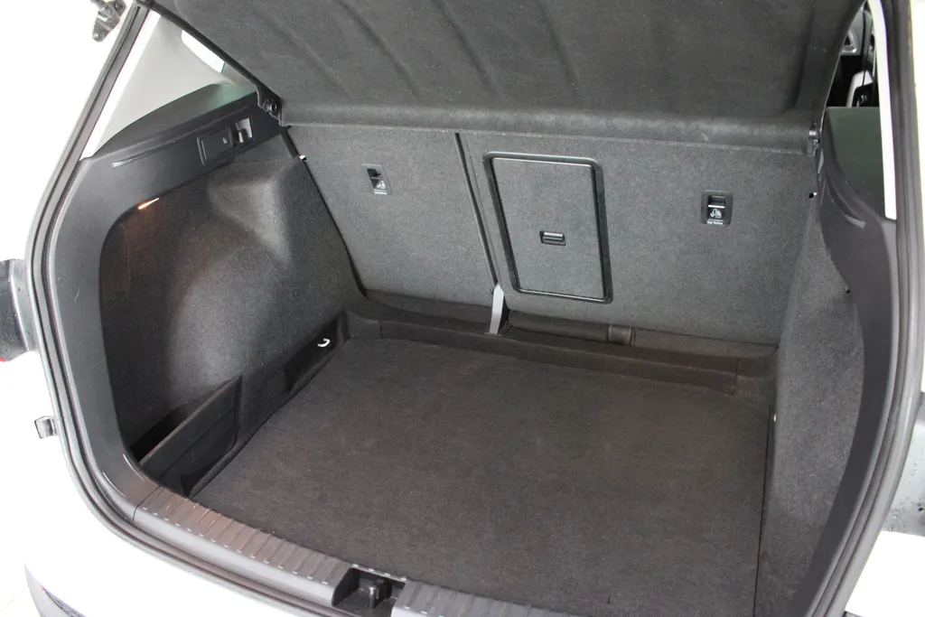 SEAT Ateca 1.4 EcoTSI Style Business Intense / Camera / Full led / Keyless / Navi. /