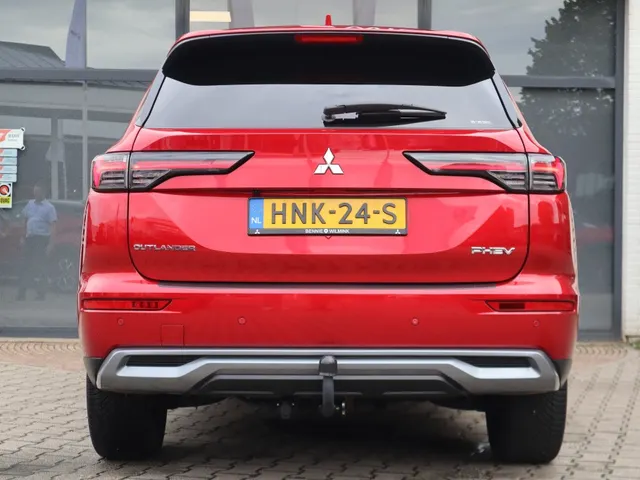 Mitsubishi Outlander 2.4 PHEV First Edition Trekhaak | All Seasonbanden
