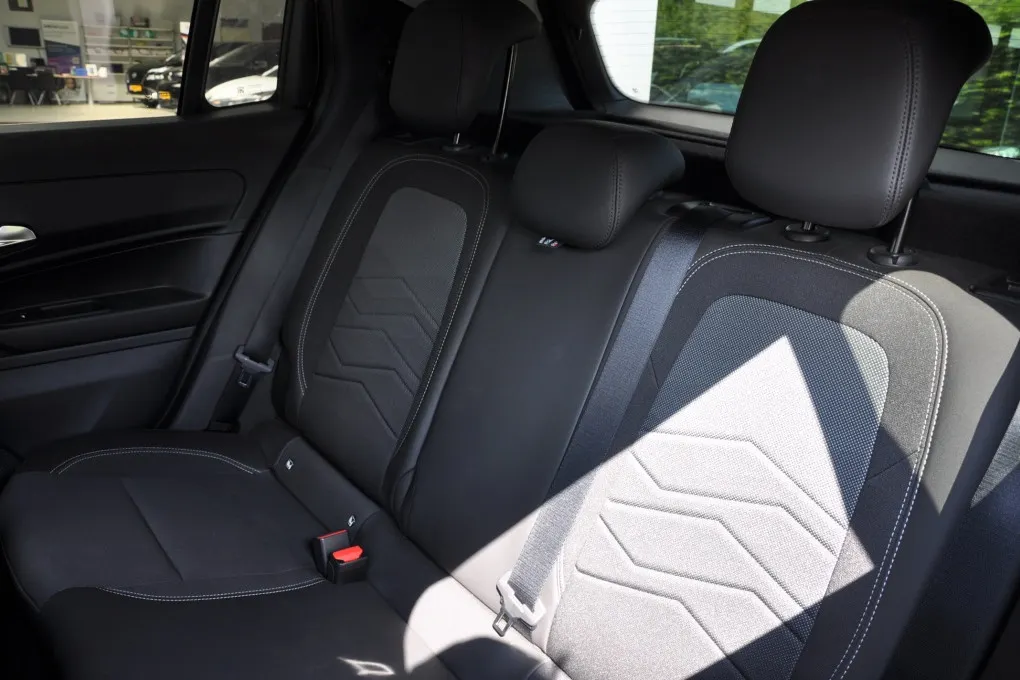 Jeep Avenger 1.2 e-Hybr Summit Great car, small price
