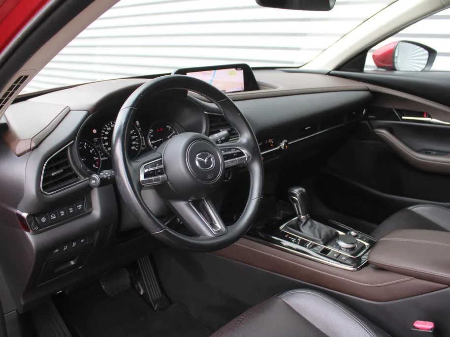 Mazda CX-30 2.0 e-SkyActiv-X M Hybrid Luxury | Trekhaak | Schuifdak | 18' LM | Leer | Elektr. stoelverstelling | Stuur-/stoelverwarming | HUD | 360 Camera | Winterset | Gespecialiseerd in Mazda | Voorheen Mazda dealer |
