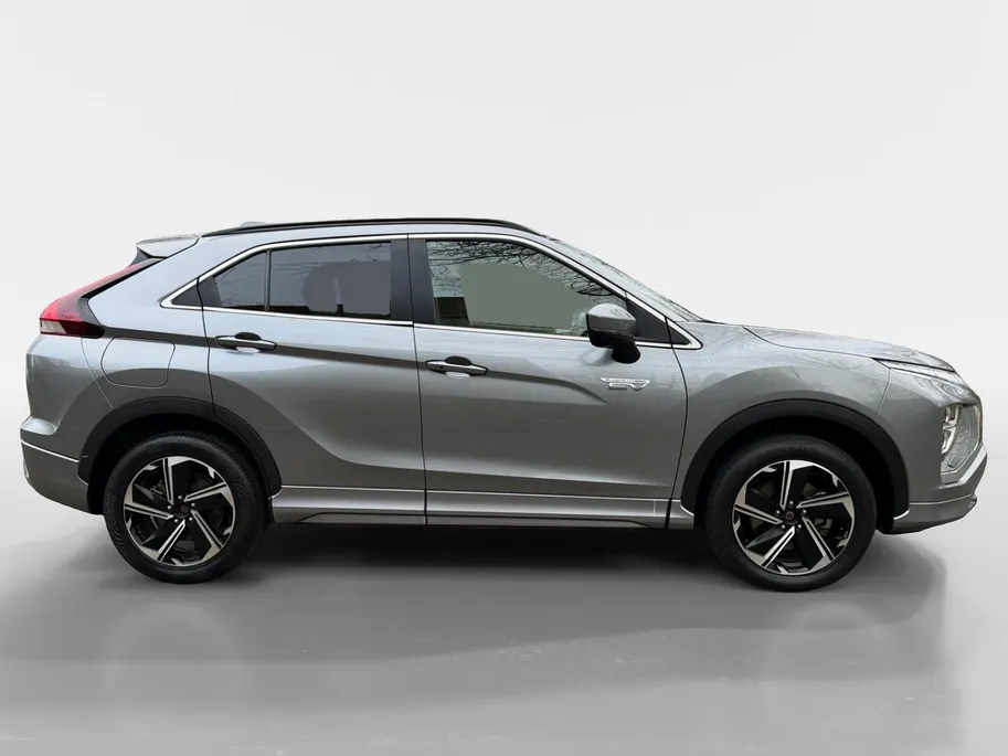 Mitsubishi Eclipse Cross Instyle | Pano dak | 360 Graden camera | Stoelverwarming voor en achter | Lederen stoelbekleding | Navigatie |
