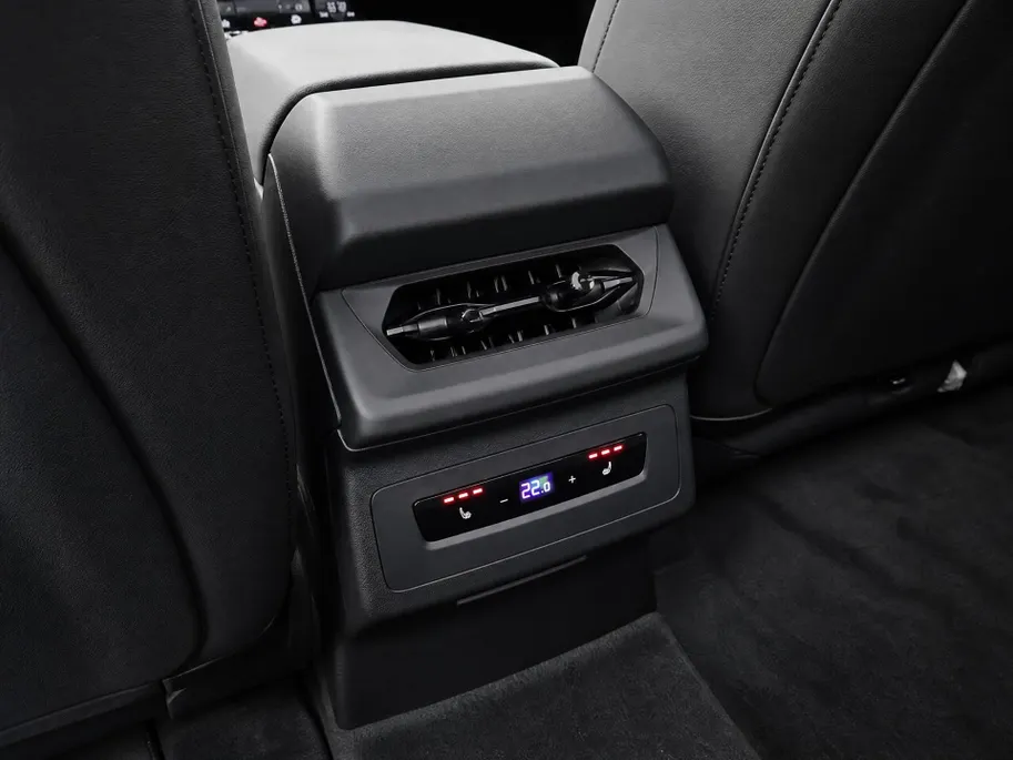 Audi A6 e-tron S edition e-tron 100kWh 367 PK · Tech pro · Panorama-glasdak · Sportstoel plus leder zwart · Stoelmassage + ventilatie