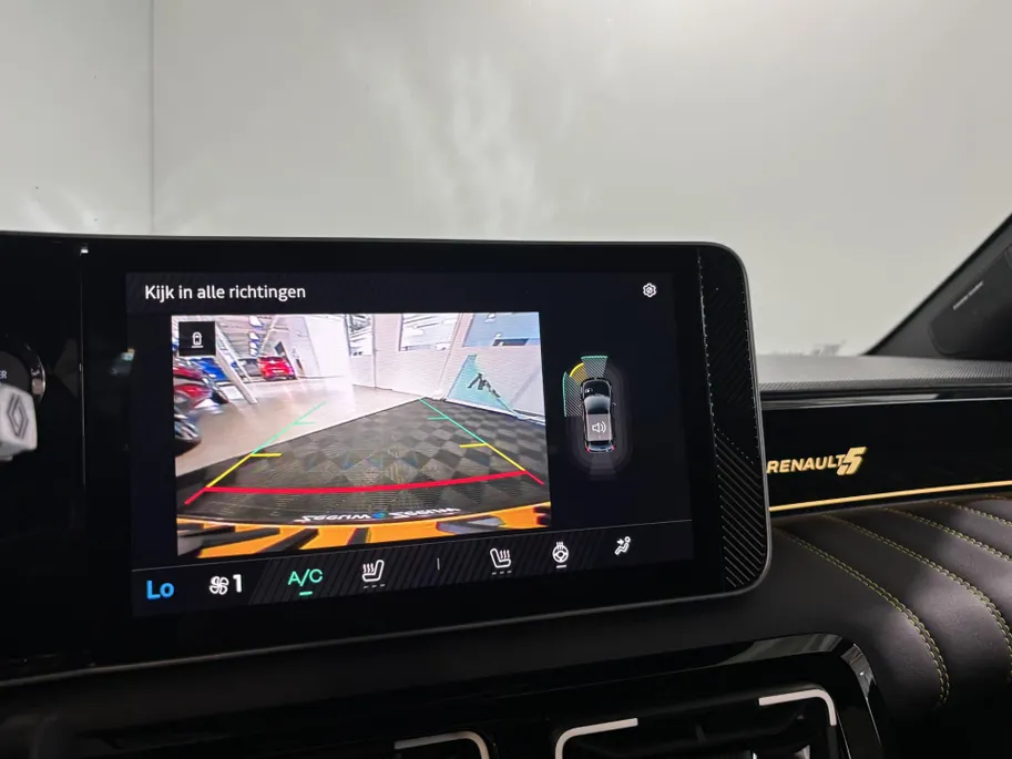 Renault 5 Comfort Range Iconic Cinq 52 kWh Automaat | DEMO | Harman Kardon Audio | Camera | Blind Spot Warning | Adaptive Cruise Control | Climate Control | Apple CarPlay/Android Auto | Digital Cockpit |