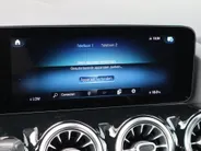 Mercedes-Benz GLA 200 Business Solution AMG l Trekhaak l Keyless l Panoramadak l Ambiente lichtpakket