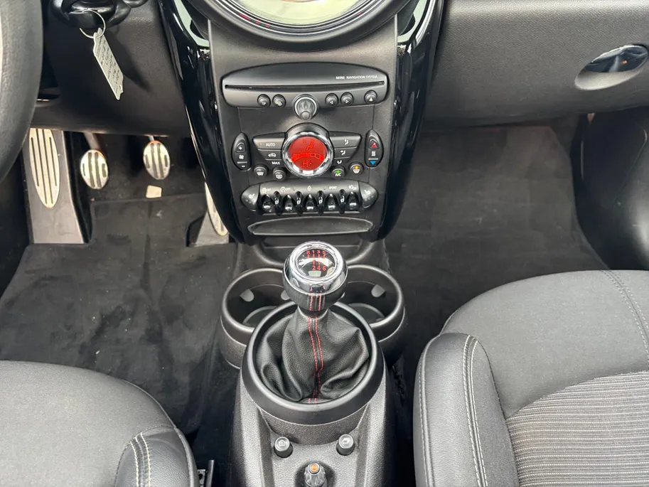 MINI Countryman 1.6 John Cooper Works ALL4 Chili | Pano-dak | Navigatie | 18 Inch | Sportstoelen | Stoel- voorruitverw. |