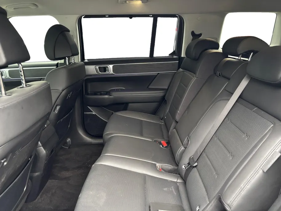 Hyundai Santa Fe 1.6 T-GDI PHEV Premium Plus 4WD 7p | Uniek Two Tone wrap Z-Signing | LED koplampen | Bose Audio | All Season banden | Lederen bekleding | NU Rijklaarprijs! Incl.12 Maanden, APK, Onderhoudsbeurt etc! Premiumpakket gratis!
