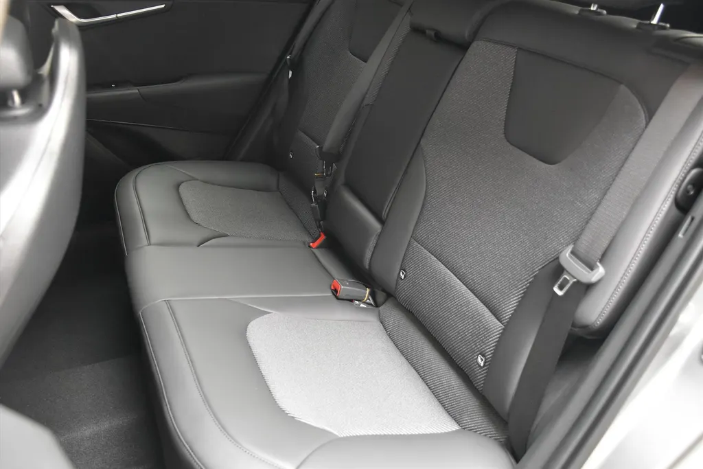 Kia Niro 1.6 GDi Hybrid 138pk DCT6 DynamicPlusLine Snel leverbaar!
