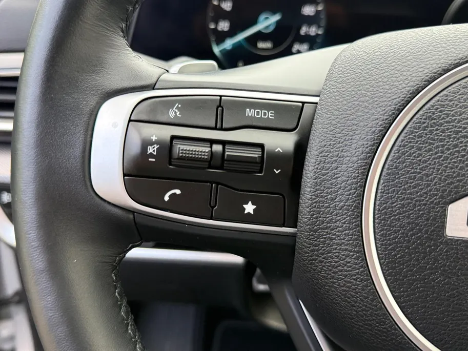 Kia Sportage 1.6 T-GDi Hybrid Dark Edition | Camera | Stuurverwarming | Stoelverwarming voor + achter | Apple Carplay / Android Auto | LMV | LED |