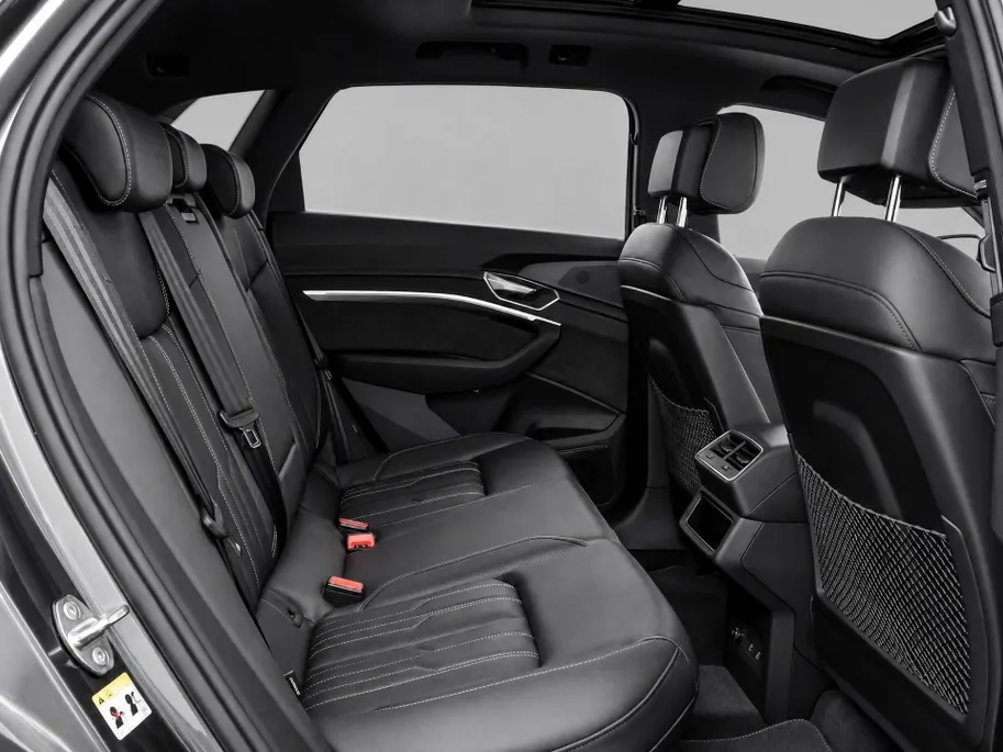 Audi e-tron S 503pk Quattro 95 kWh · SOH 95,3% · Panoramadak · Stoelventilatie · Luchtvering · 360gr. Camera · Elek. Voorstoelen · B&O Audio · 21'' Inch · Leder ·