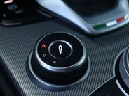Alfa Romeo Stelvio 2.0 Turbo 280 PK AWD Veloce | Navi | Carplay | Driver | 20'