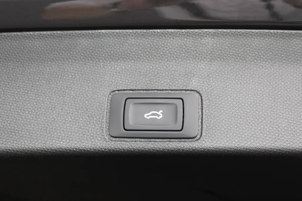 CUPRA Terramar 1.5 TSI e-Hybrid Business / Trekhaak / Pan. dak / Stoel + Stuur verw. /