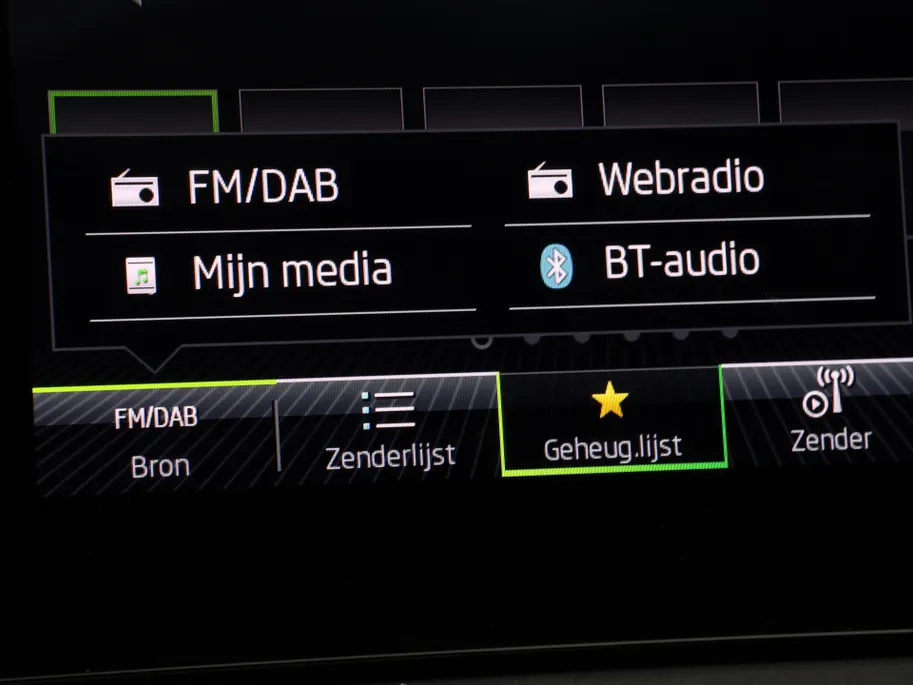 Škoda Karoq 1.5 TSI 150pk DSG ACT Sportline Business · Panoramadak · Camera · Cruise Control · Apple/Android Car Play · 18'' Inch ·