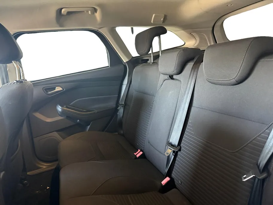 Ford Focus Wagon 1.0 Titanium 125 pk | Airco | Navigatie | LM Velgen | Dealer onderhouden!